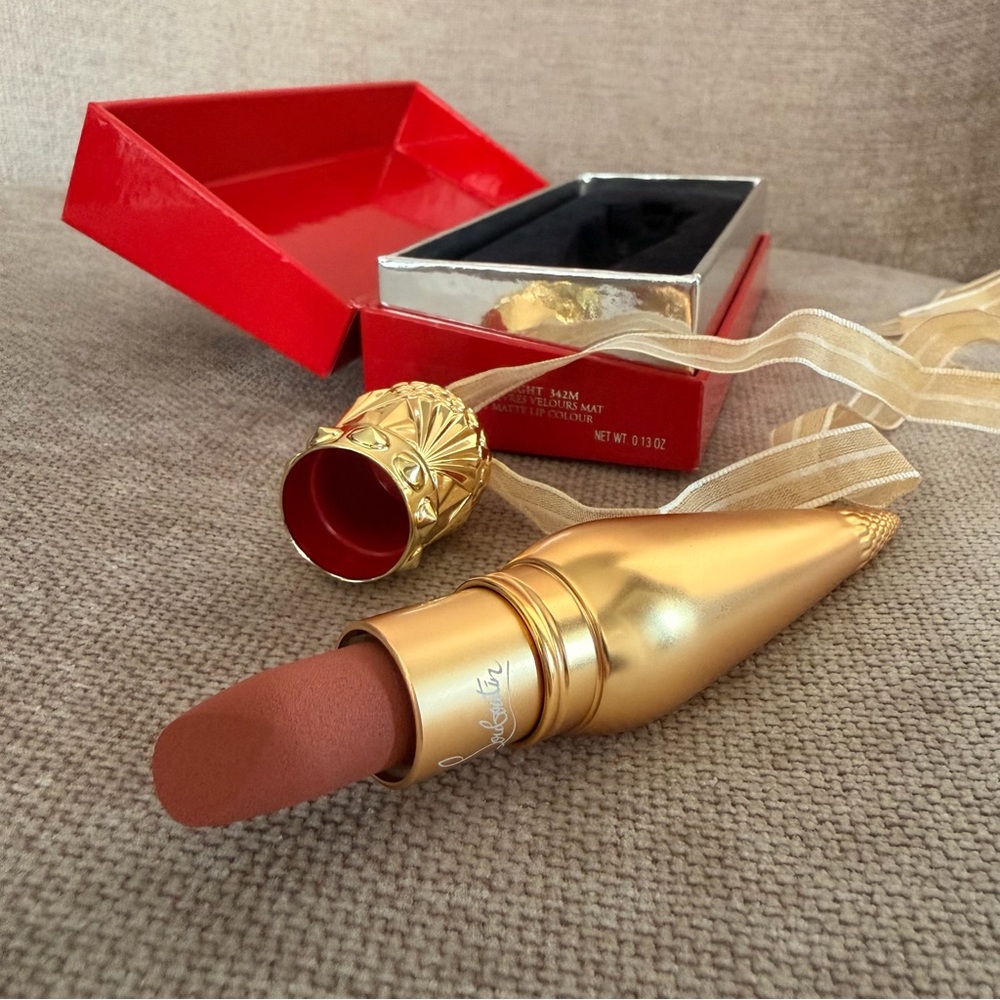 Christian Louboutin Matte Lipstick Pendant with Ribbon - Shade Milky Light 342M - Picture 2 of 16